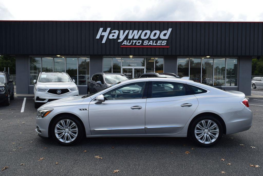 2018 Buick LaCrosse Essence's photo